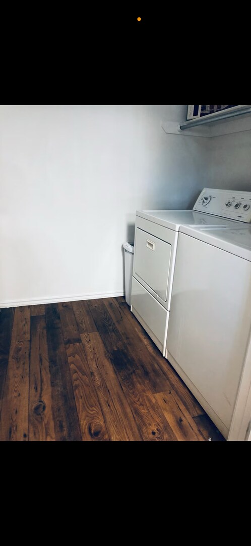 Building Photo - 4 bed 2 bath 1 car garage on Flint Avenue!