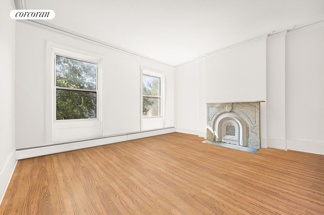 Foto del edificio - 242 Carlton Ave
