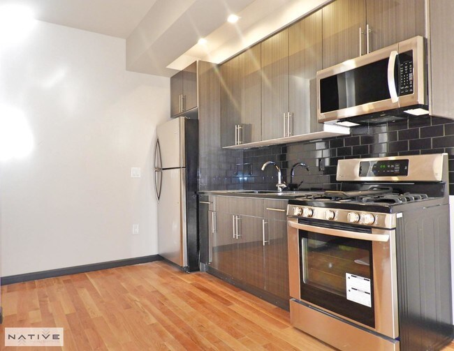 Building Photo - 659 Onderdonk Ave