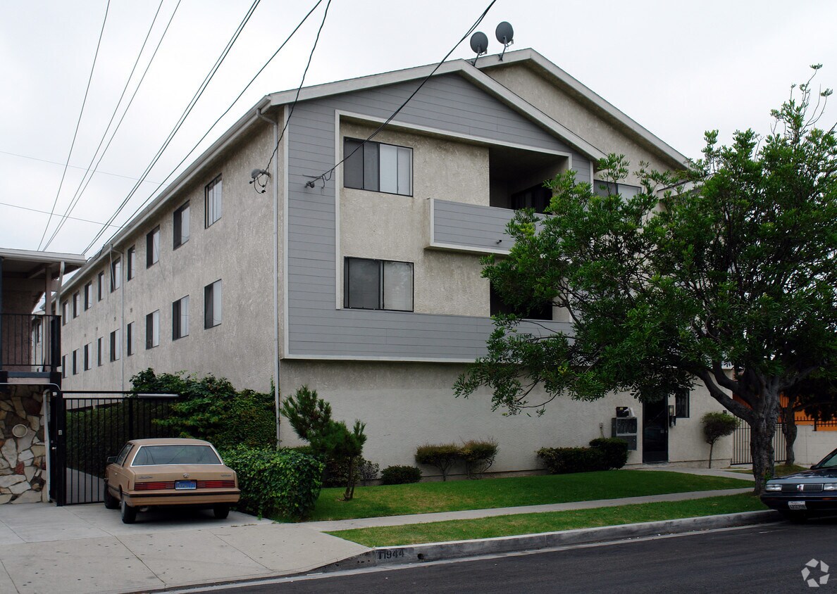 Foto del edificio - 11954 Gale Ave