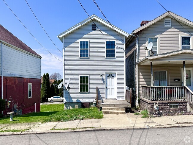 Building Photo - 831 Morton St