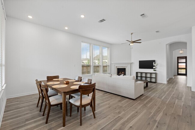 Foto del edificio - 7602 Zinnia Blossom Ln