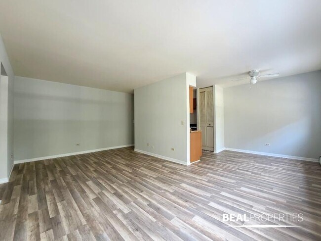 Building Photo - 1 bedroom in CHICAGO IL 60657