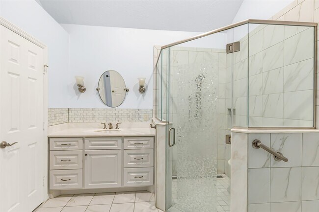 Building Photo - 2330 Summit Way Ct