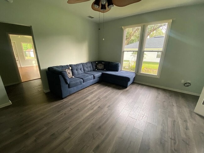 Foto del edificio - 2133 Doane St