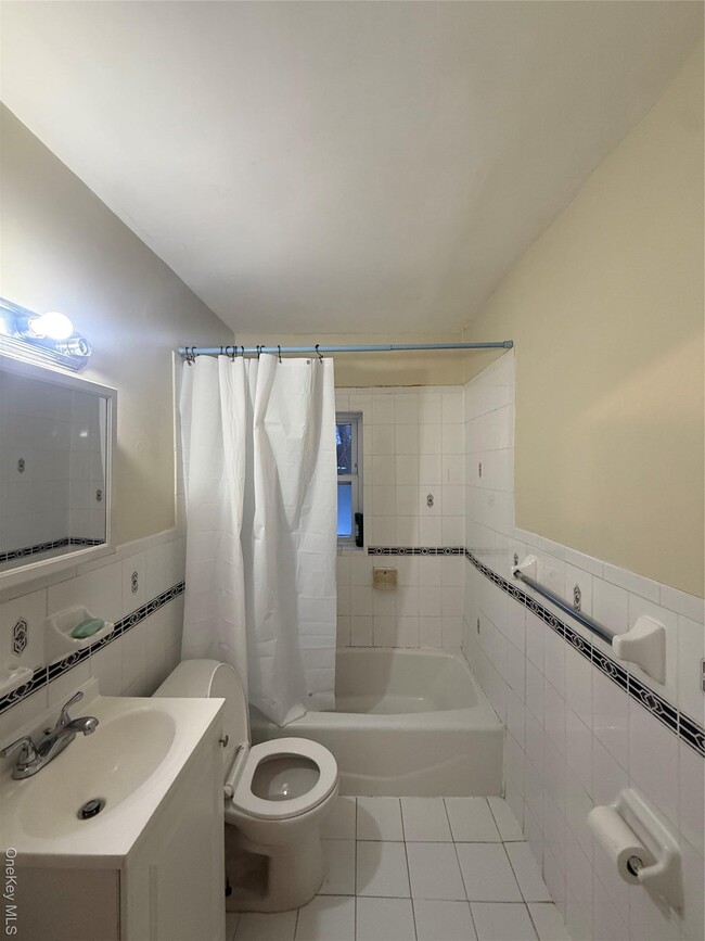 Building Photo - 33 Kingston Ave