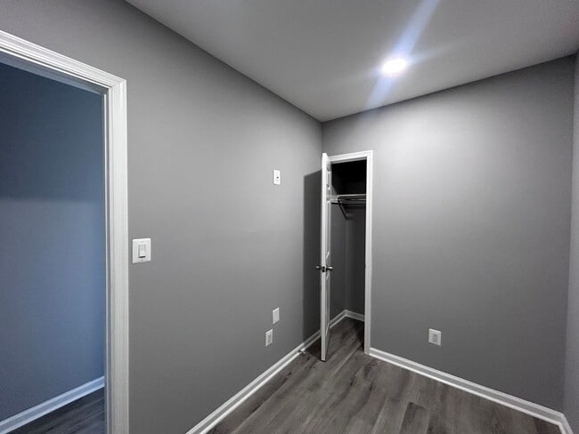 Building Photo - Baltimore - 2 + Den Bedrooms and 1.5 baths Available!