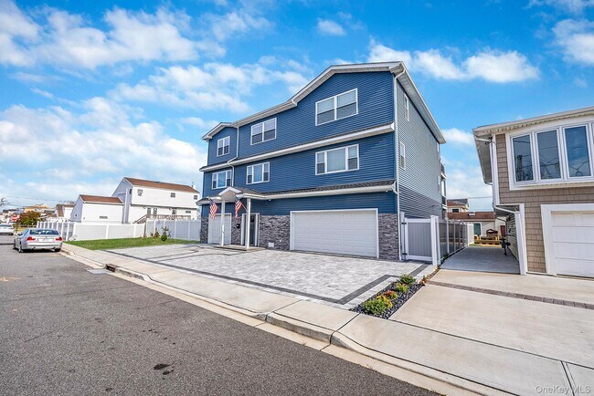 Building Photo - 449 Nassau Ave