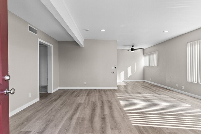 Foto del edificio - 8101 Larson Ave