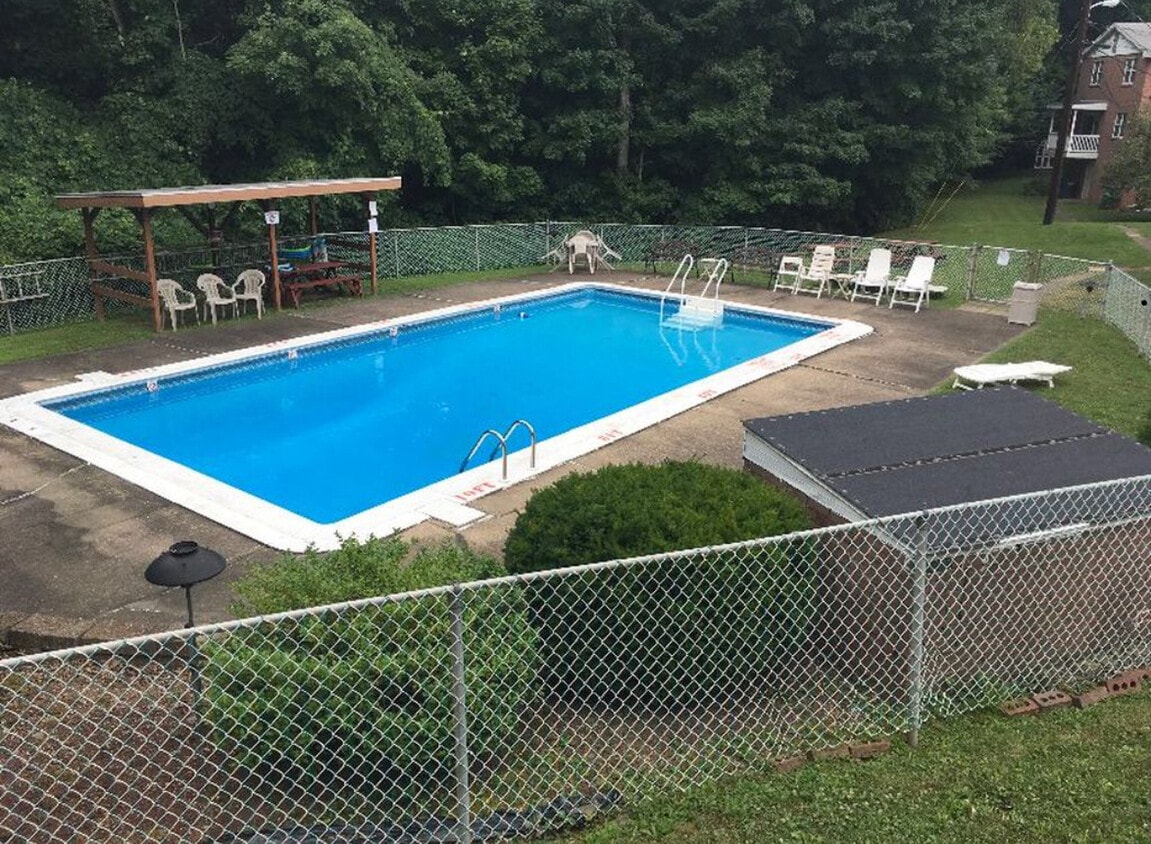 203 Coraopolis Rd Unit 12, Coraopolis, PA 15108 Condo for Rent in