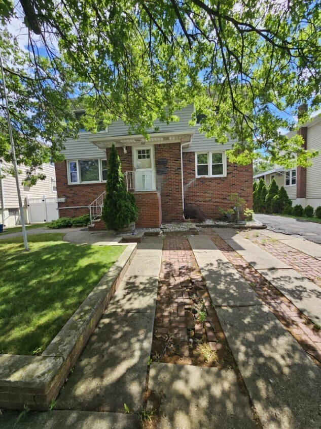 Primary Photo - 360 New York Ave