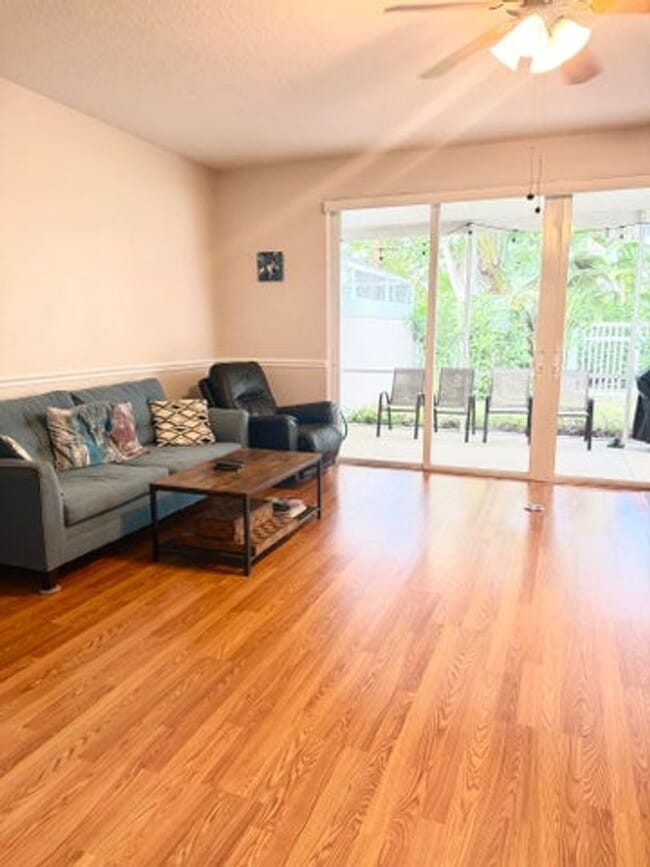 Photo - 488 Capistrano Dr House