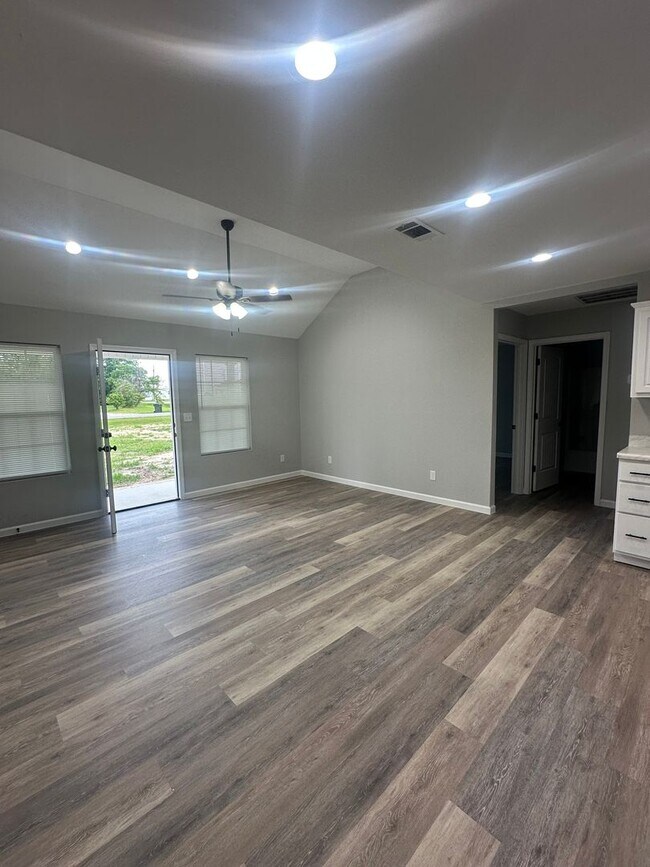 Foto del edificio - 3 Bed 2 Bath - New Construction - Now Available