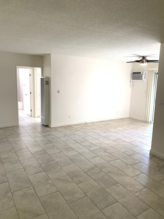 Building Photo - 836 Westbourne Dr
