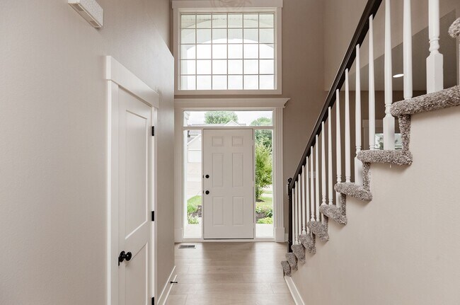 Foto del edificio - THOUGHTFULLY UPDATED!! 4 Bedroom, 3 Bathroom Home in Urbandale!