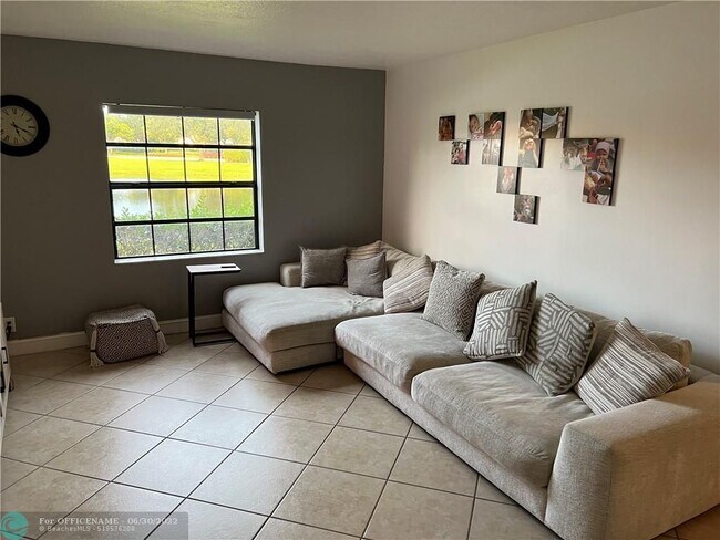 Foto del edificio - 10631 NW 14th St