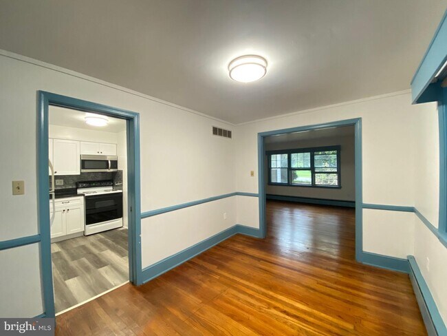 Foto del edificio - 37 Sunset Rd