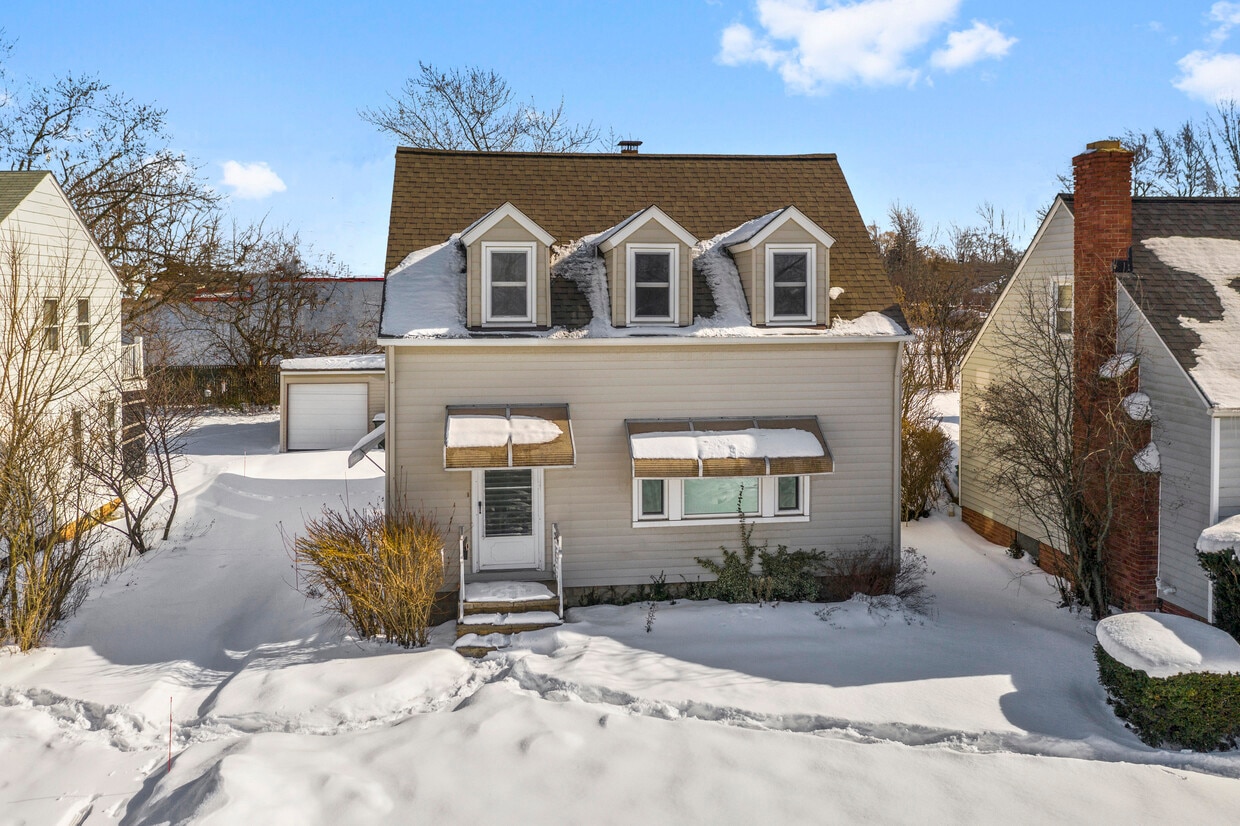 1515 Longwood Dr, Mayfield Heights, OH 44124 House Rental in Mayfield