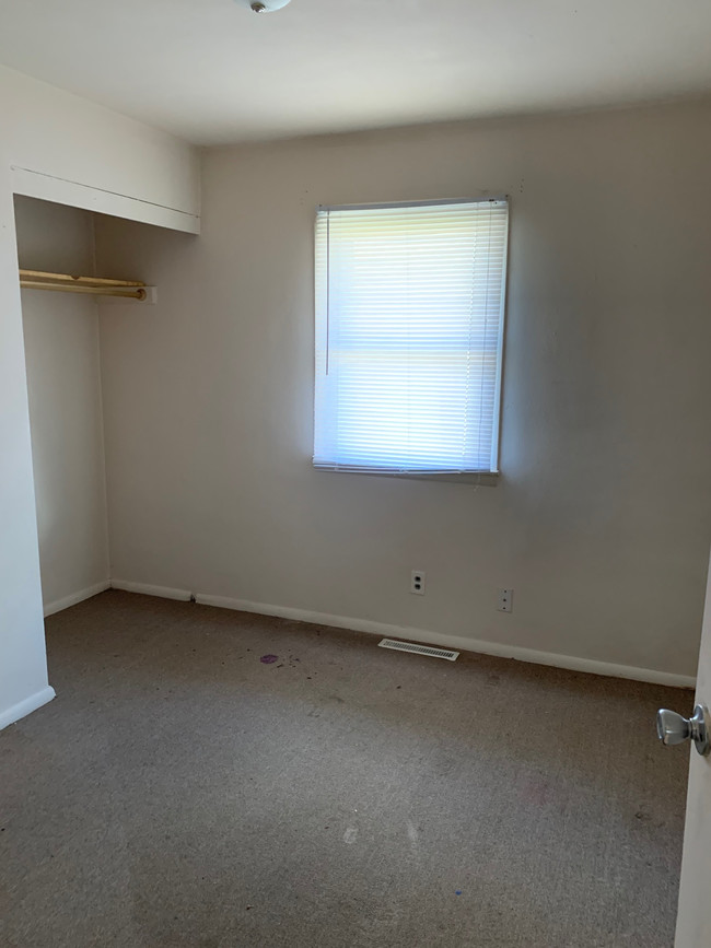 Building Photo - 1419 Holly Hill Dr