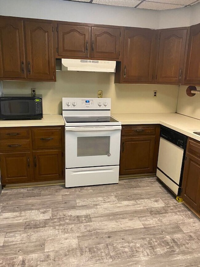 Building Photo - 545 S 15TH ST