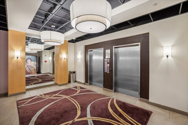 Foto del edificio - 300 110th Ave NE