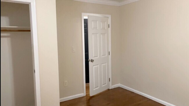 Foto del edificio - South End Area. Eat-in Kitchen, Laundry, S...