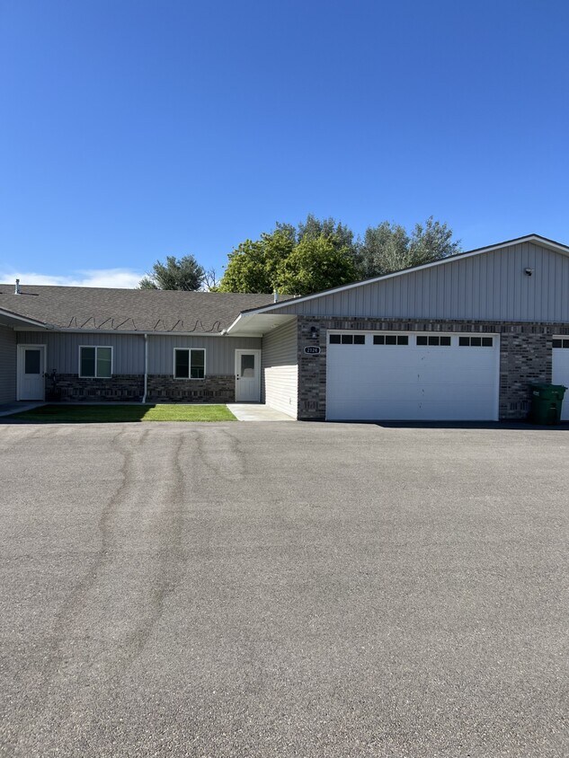 Front of building - 2124 E Olympic Ave