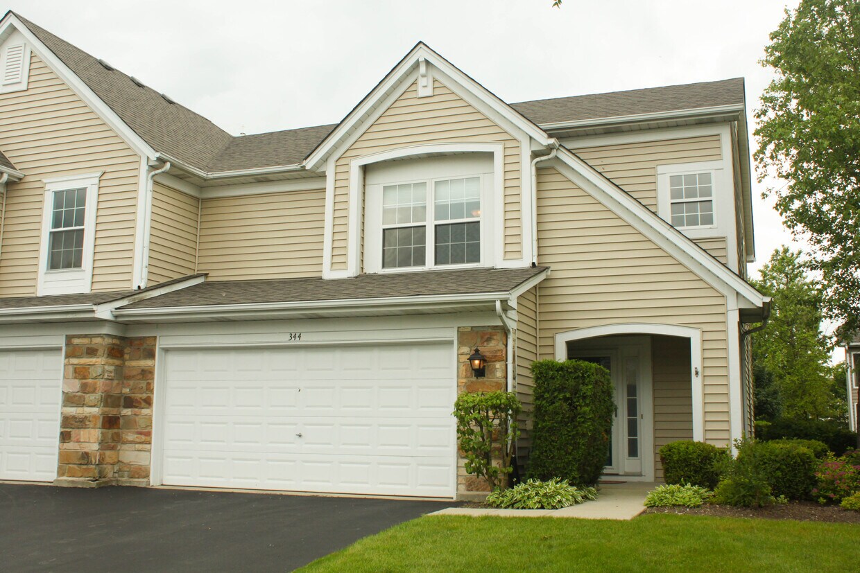 344 S Lancelot Ln, Palatine, IL 60074 Townhome Rentals in Palatine IL