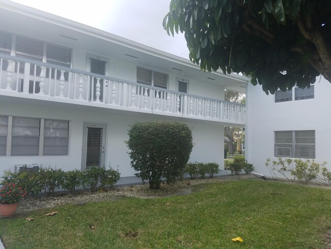 Building Photo - 101 Andover D