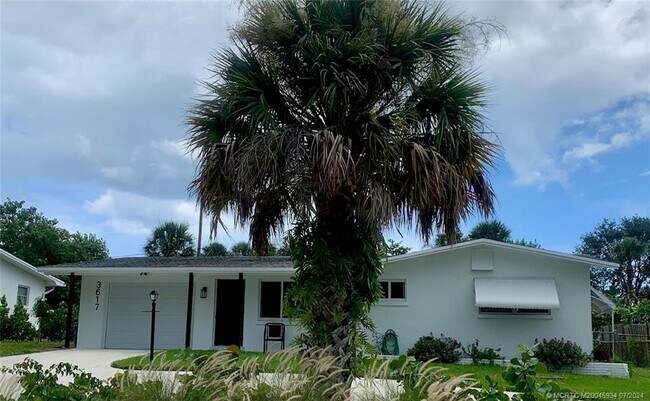 Building Photo - 3617 NE Jeannette Dr