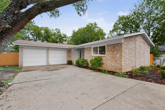 Building Photo - 9807 Dallum Dr