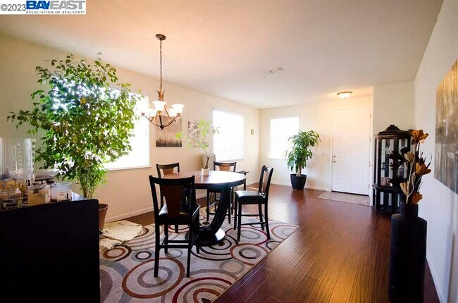 Foto del edificio - 420 Greg Thatch Cir