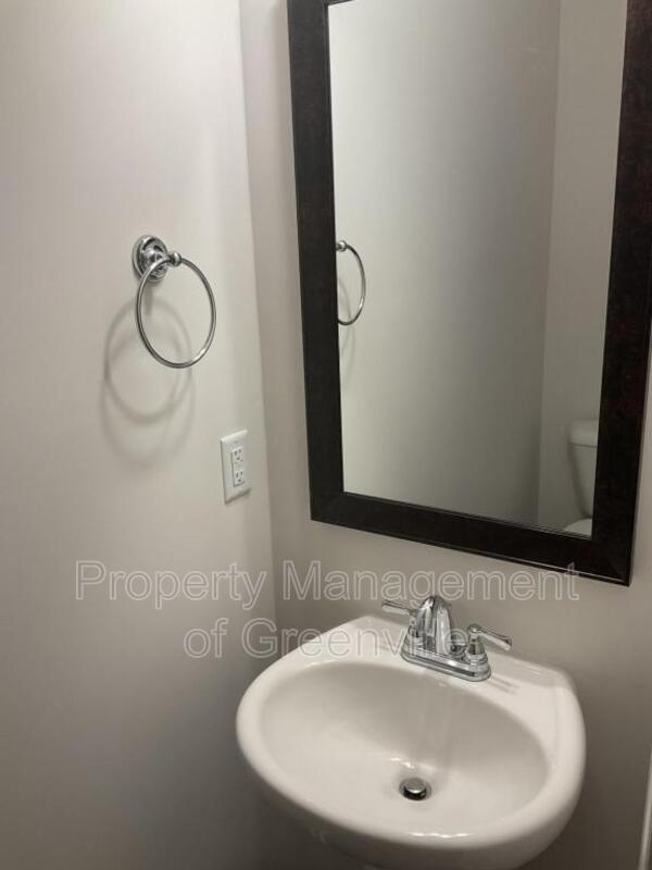 Foto del edificio - 112 Crestwind Dr