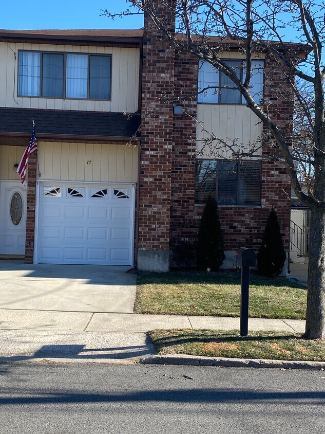 Primary Photo - 77 Notre Dame Ave