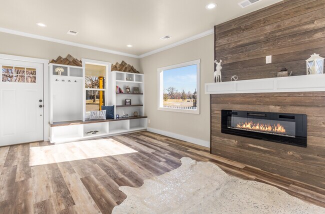 Main Living Room 2 - 801 Pratt St