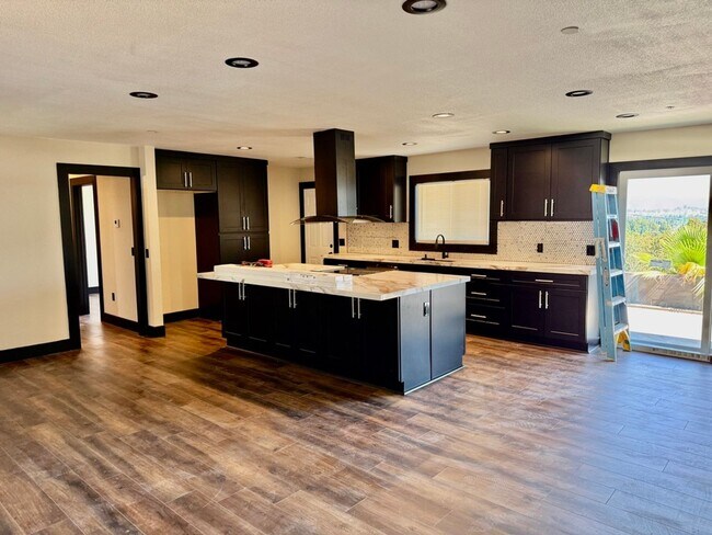 Building Photo - 15178 Darnell Dr