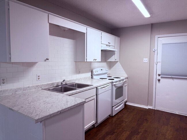 Foto del edificio - 2400 Alexander Ave