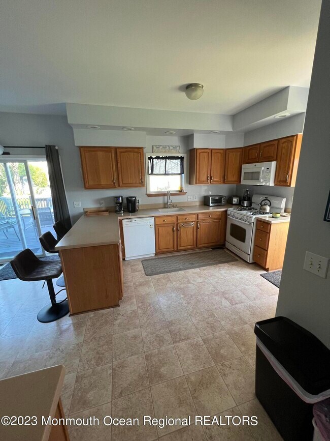 Building Photo - 81 Hennessey St