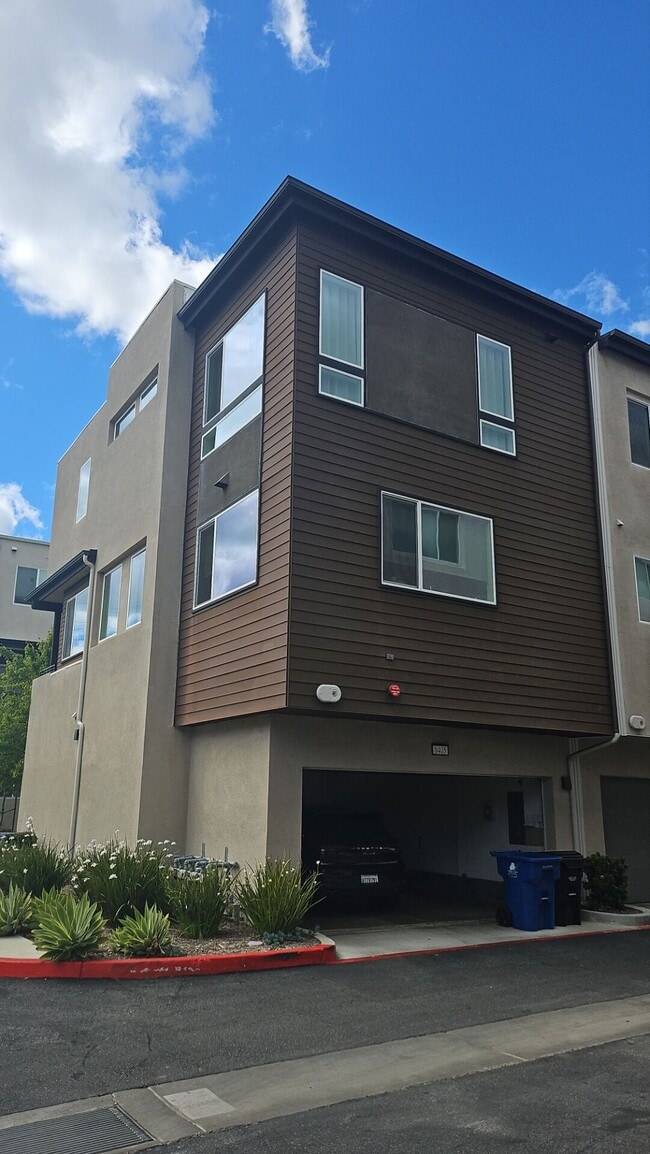 Exterior - 8405 N Fusion Way