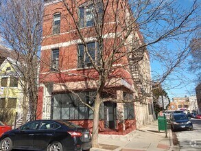 Building Photo - 1049 N Marshfield Ave