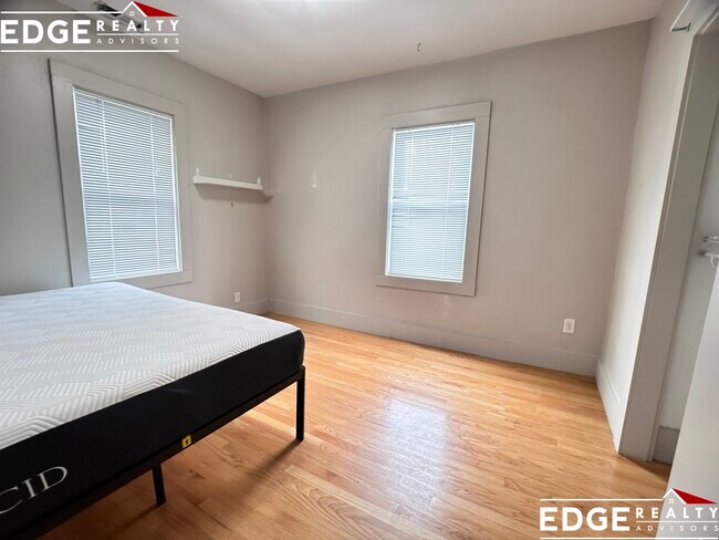 Foto del edificio - 11 Greylock Rd