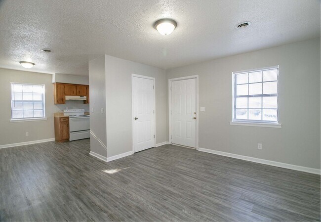 Foto del edificio - 15-415 Thompsonville Ln