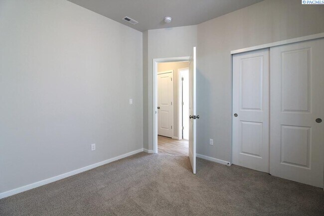 Foto del edificio - 3 Bed/2 Bath Townhouse in West Pasco