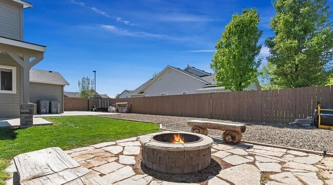 Building Photo - This home has it all!
