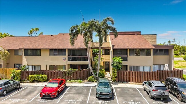 Foto del edificio - 890 N Village Dr