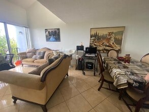 Building Photo - 310 Fontainebleau Blvd