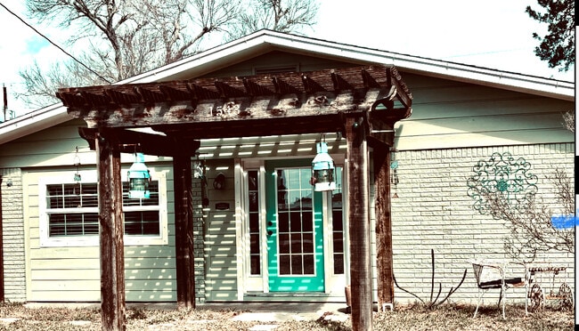 Building Photo - 1543 FM 1781