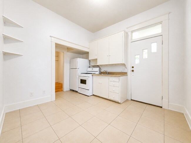 Foto del edificio - 2304 N Grand Ave