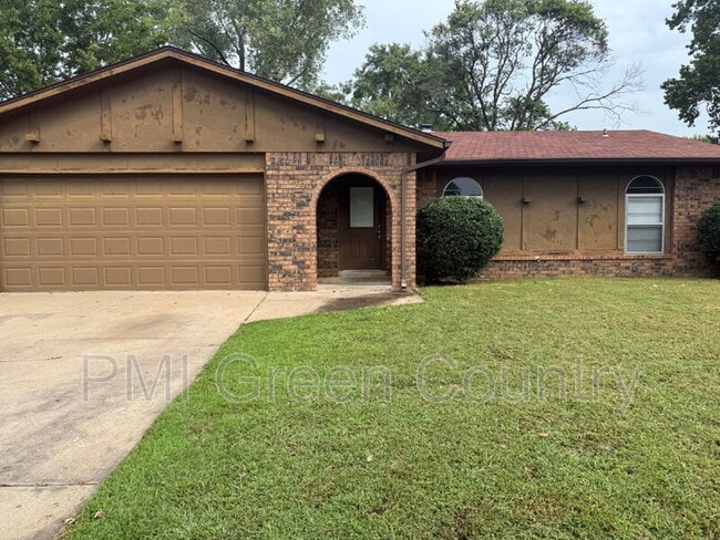 Building Photo - 112 W Austin St