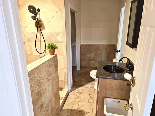 Building Photo - 2351 Longhorn St